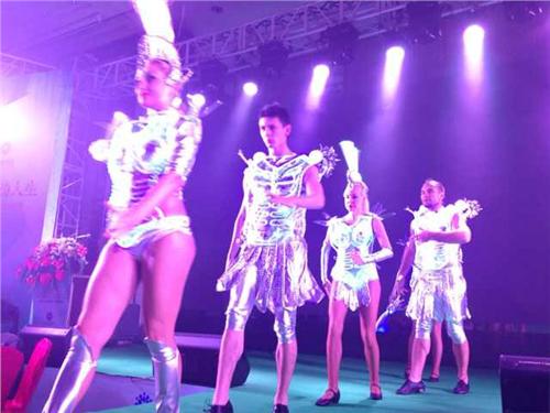 共筑健康社區(qū)，感恩同行—龍光水悅熙園客戶答謝晚宴暨健身俱樂(lè)部啟動(dòng)儀式